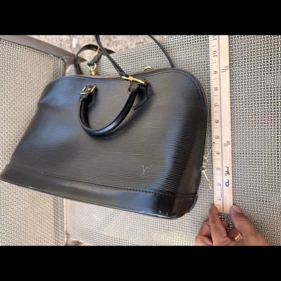 Authentic Louis Vuitton Epi Alma Leather Bag - Picture 10 of 11
